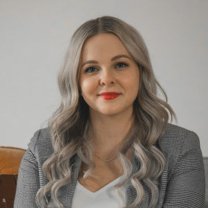 Meet your Posher, Ernesta